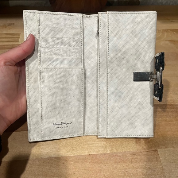 Salvatore feragamo wallet with bow - Picture 8 of 12